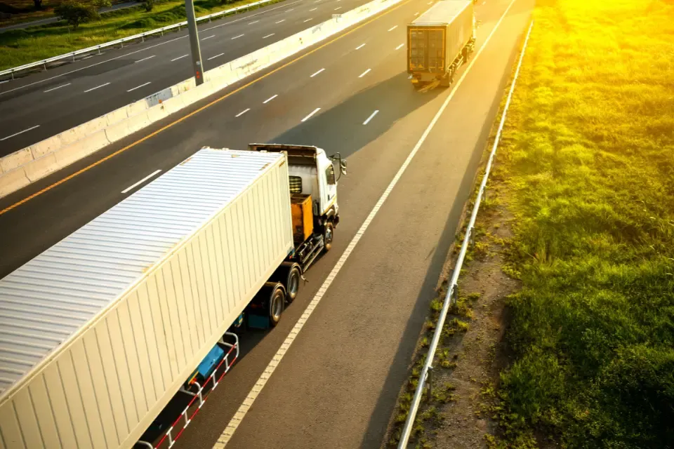 Improving Fleet Efficiency With AI-Powered Freight Matching
